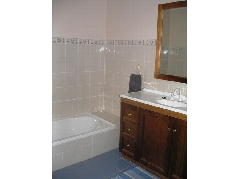 111 Cane St, Redland Bay QLD 4165