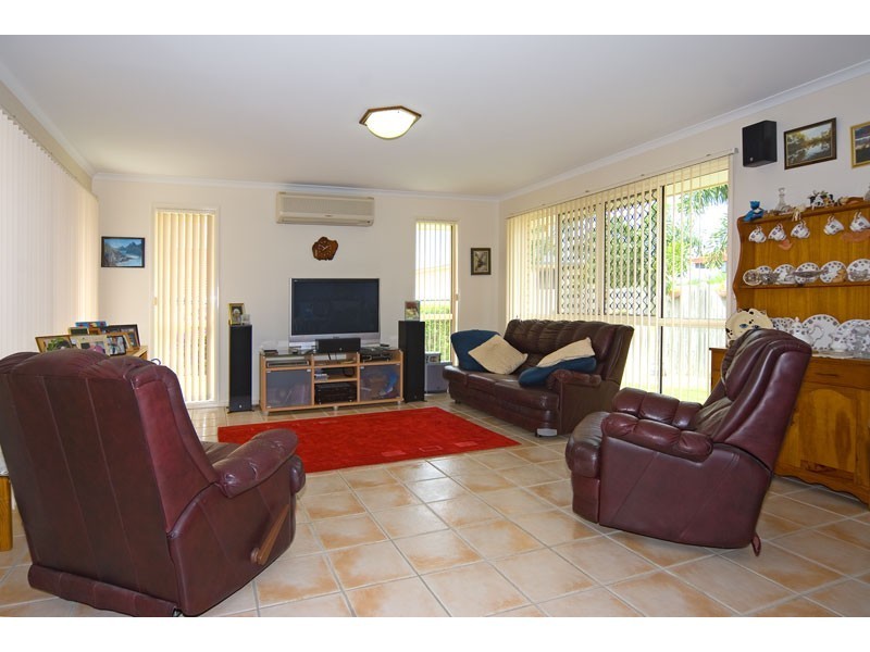12 Torquay Rd, Redland Bay QLD 4165