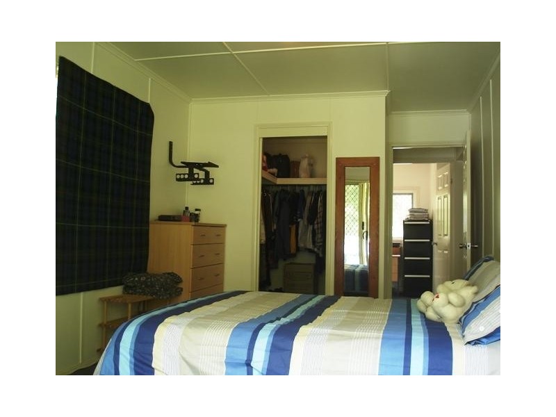 15 Outridge St, Redland Bay QLD 4165