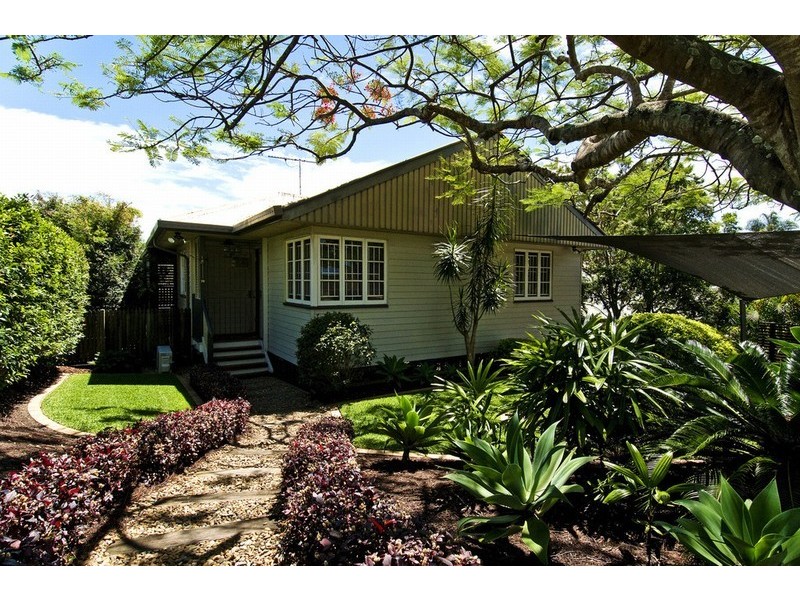 74 Sapphire Street, Holland Park QLD 4121