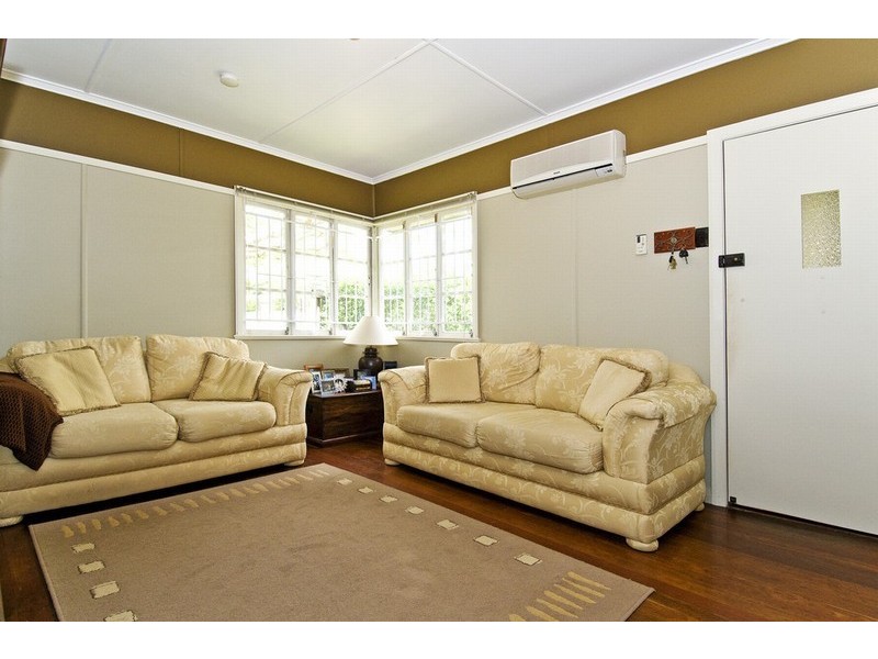 74 Sapphire Street, Holland Park QLD 4121