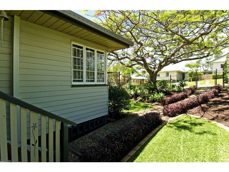 74 Sapphire, Holland Park QLD 4121