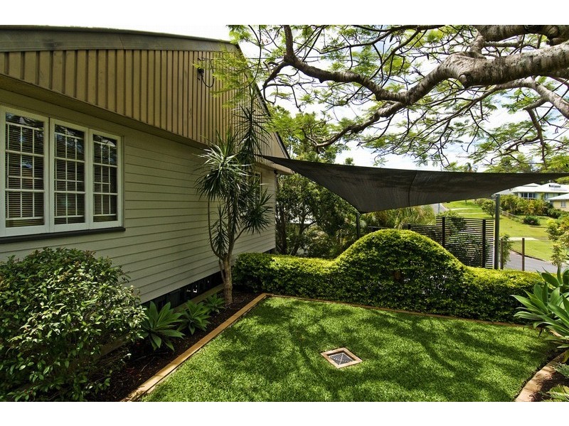 74 Sapphire Street, Holland Park QLD 4121