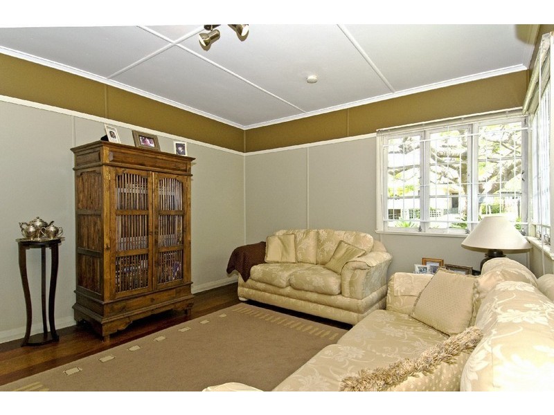 74 Sapphire Street, Holland Park QLD 4121