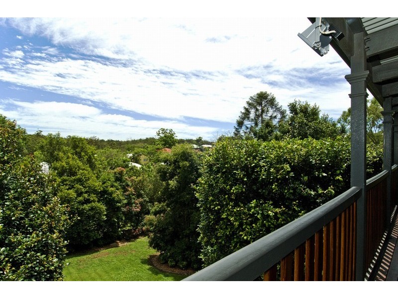 74 Sapphire Street, Holland Park QLD 4121