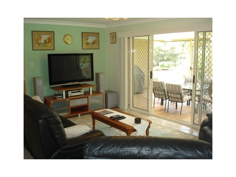 12 Buckler Ct, Redland Bay QLD 4165