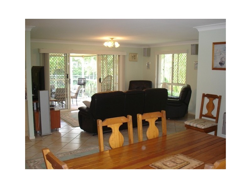 12 Buckler Ct, Redland Bay QLD 4165