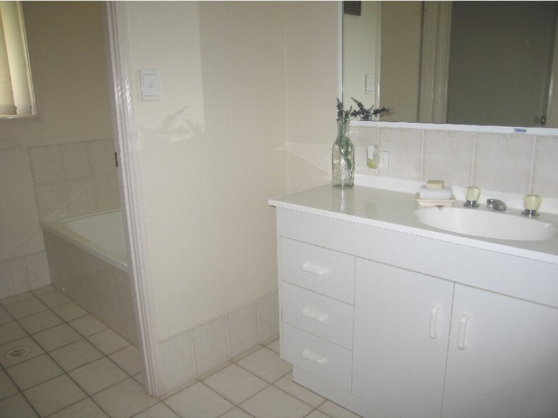 2/3 Butterfield Close, Victoria Point QLD 4165