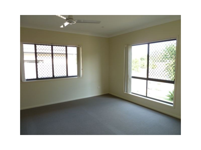 33 Emperor Drive, Redland Bay QLD 4165