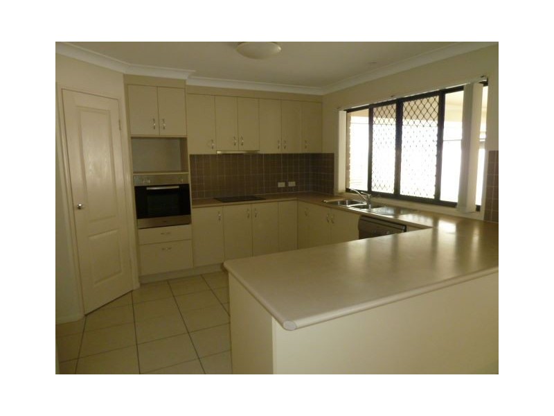 33 Emperor Drive, Redland Bay QLD 4165