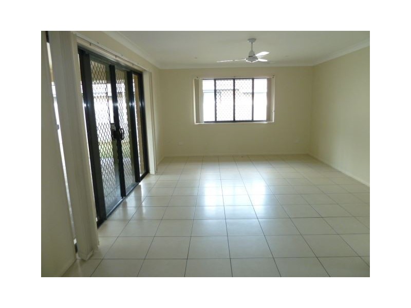 33 Emperor Drive, Redland Bay QLD 4165