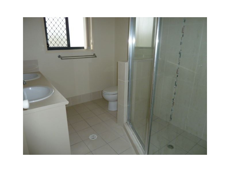 33 Emperor Drive, Redland Bay QLD 4165