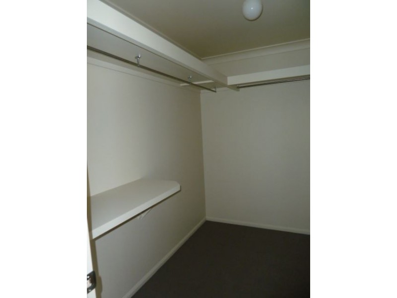 33 Emperor Drive, Redland Bay QLD 4165