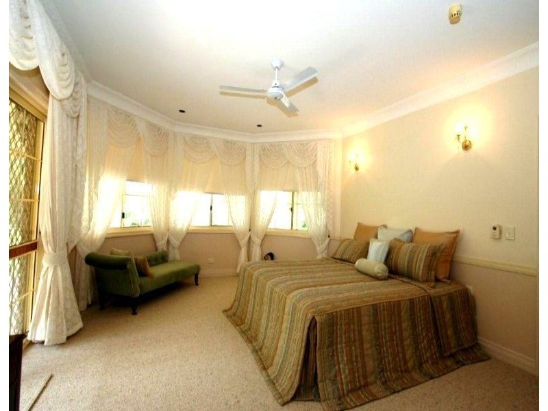 7-15 Esk Ct, Carbrook QLD 4130