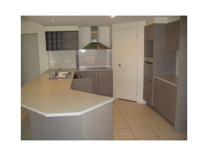 8 Poynter Street, Redland Bay QLD 4165