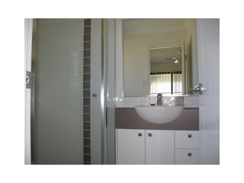 8 Poynter Street, Redland Bay QLD 4165