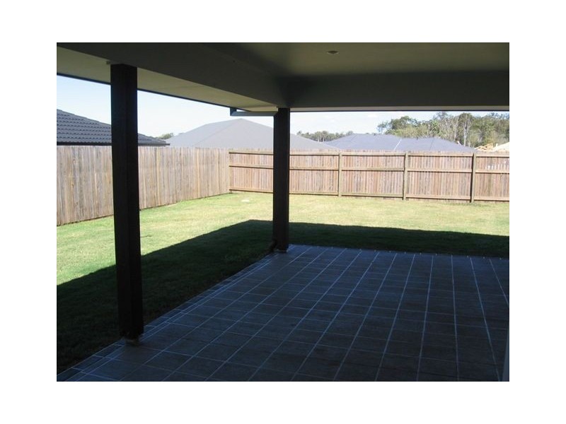 8 Poynter Street, Redland Bay QLD 4165