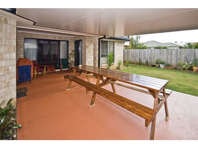 7 Kimbolton Drive, Redland Bay QLD 4165