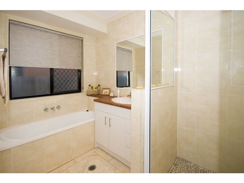 7 Kimbolton Drive, Redland Bay QLD 4165