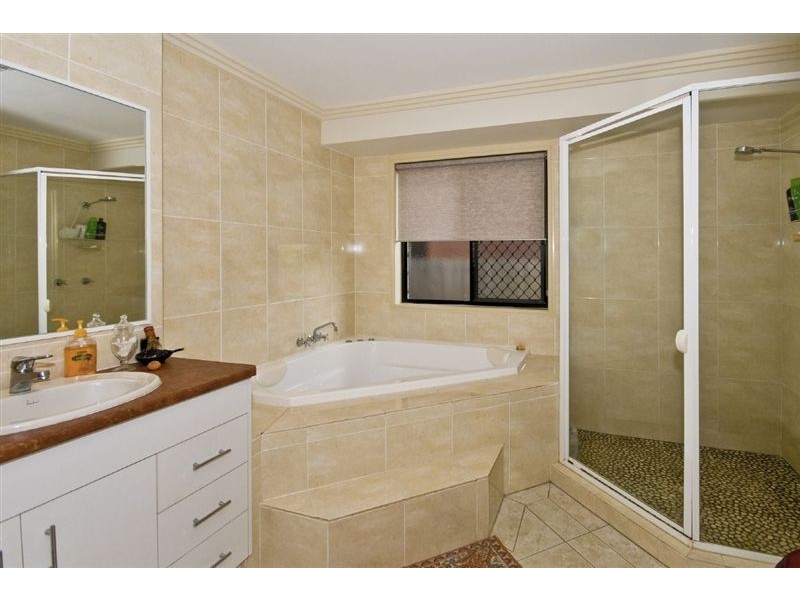 7 Kimbolton Drive, Redland Bay QLD 4165