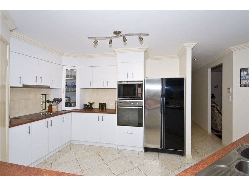 7 Kimbolton Drive, Redland Bay QLD 4165