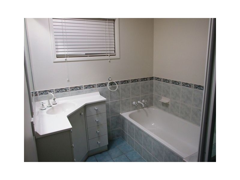 4 Christopher Street, Redland Bay QLD 4165