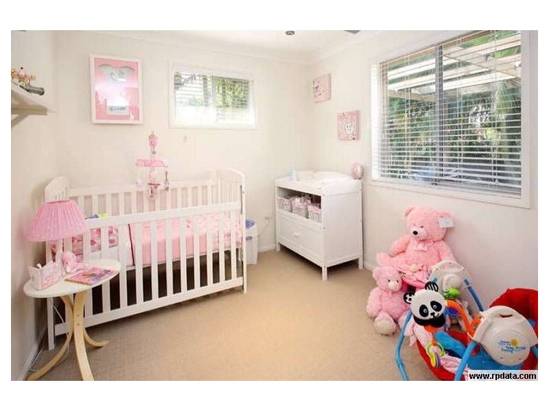 4 Christopher Street, Redland Bay QLD 4165