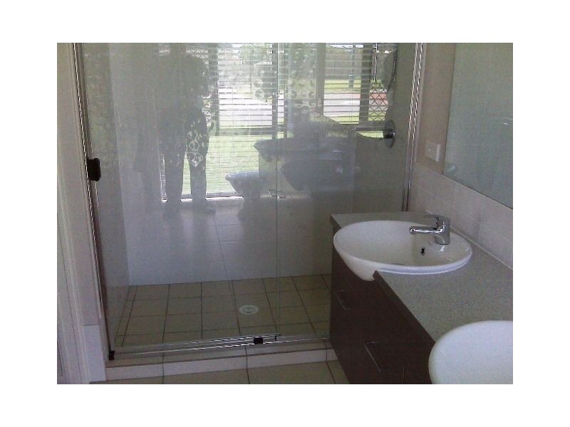 15 Ebony Cres, Redland Bay QLD 4165