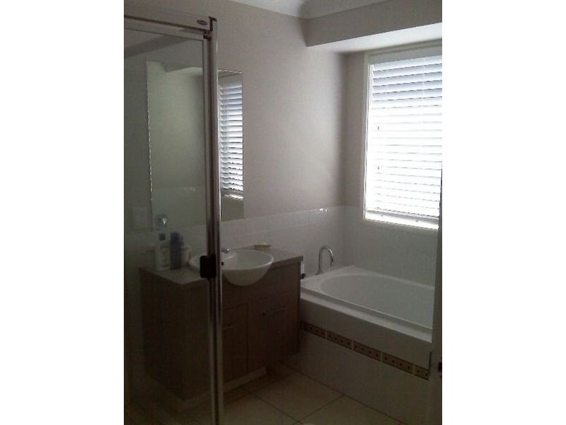 15 Ebony Cres, Redland Bay QLD 4165