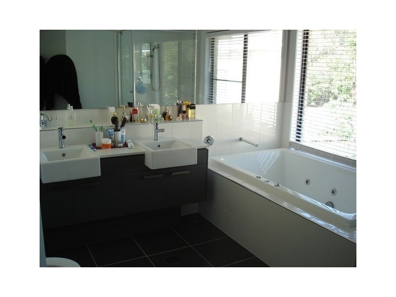 5 Creekwood St, Victoria Point QLD 4165