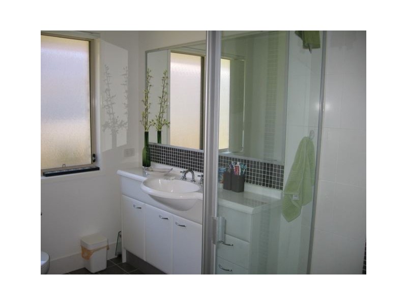 26 Azure Street, Redland Bay QLD 4165