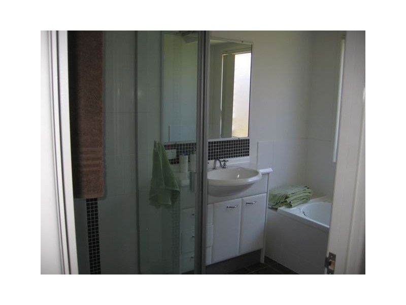 26 Azure Street, Redland Bay QLD 4165