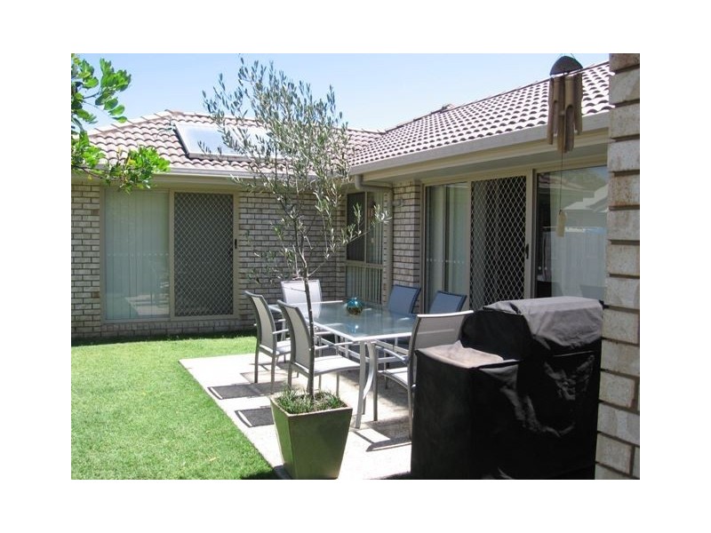 26 Azure Street, Redland Bay QLD 4165