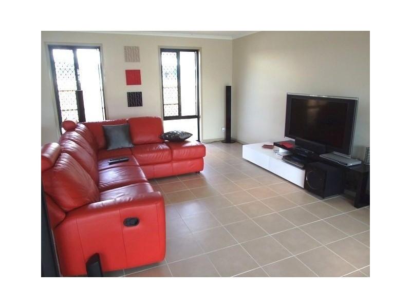 14 Mervyn Cr, Redland Bay QLD 4165