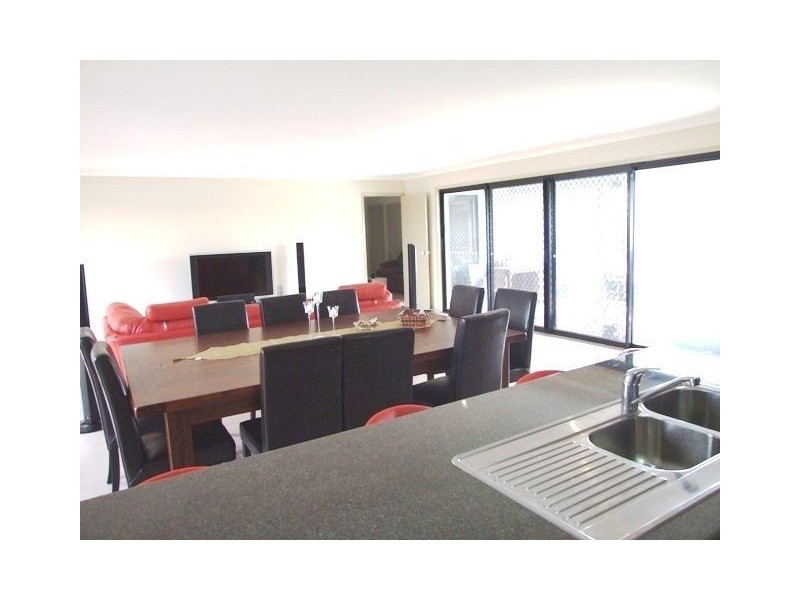 14 Mervyn Cr, Redland Bay QLD 4165