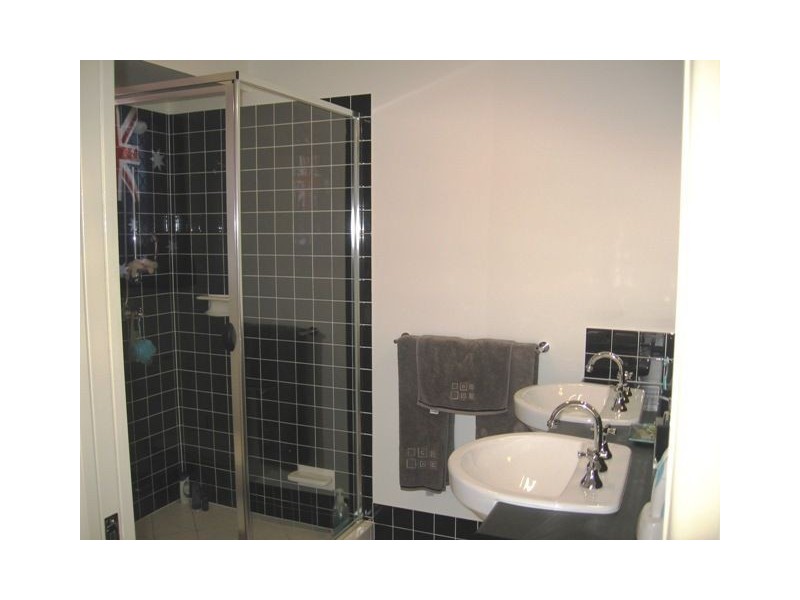 14 Mervyn Cr, Redland Bay QLD 4165