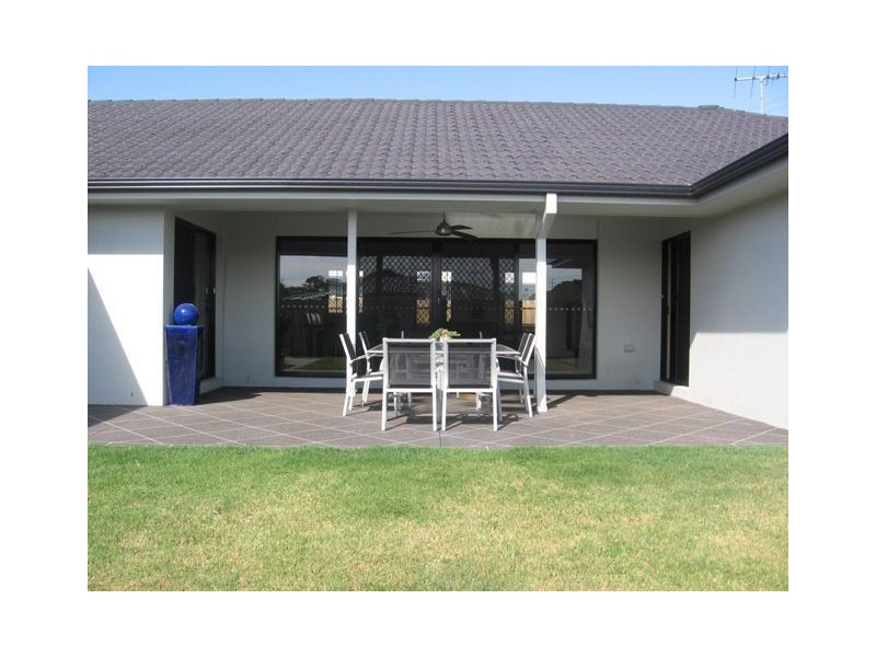14 Mervyn Cr, Redland Bay QLD 4165