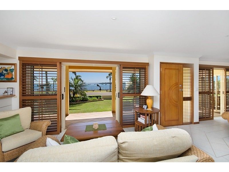 10 Rosebud Esplanade, Victoria Point QLD 4165