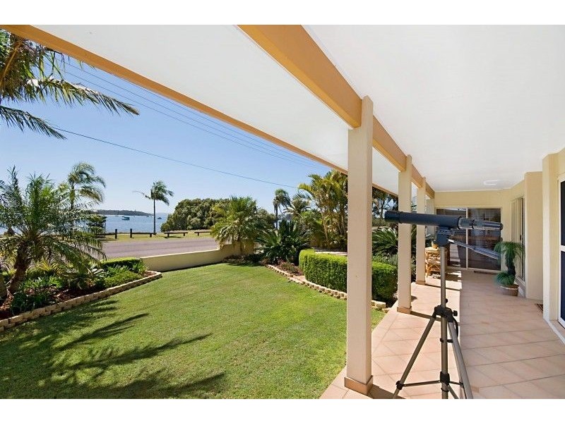 10 Rosebud Esplanade, Victoria Point QLD 4165