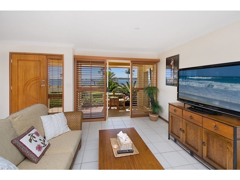 10 Rosebud Esplanade, Victoria Point QLD 4165