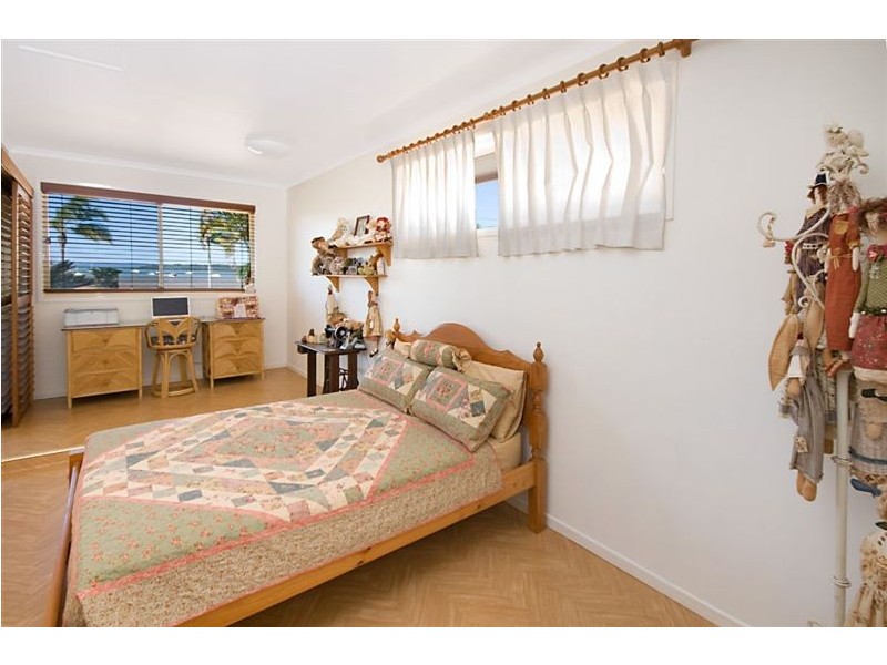 10 Rosebud Esplanade, Victoria Point QLD 4165