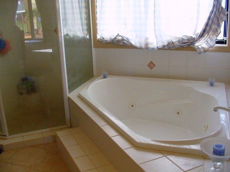 17 Roger Court, Redland Bay QLD 4165
