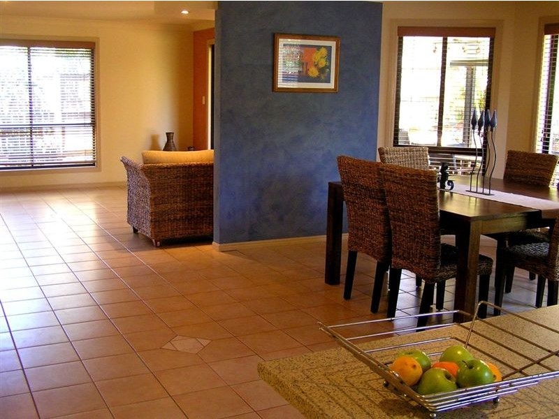 17 Roger Court, Redland Bay QLD 4165