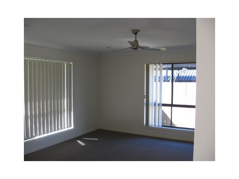 8 Poynter Street, Redland Bay QLD 4165