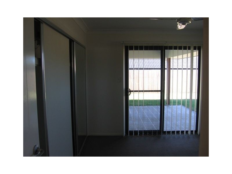 8 Poynter Street, Redland Bay QLD 4165