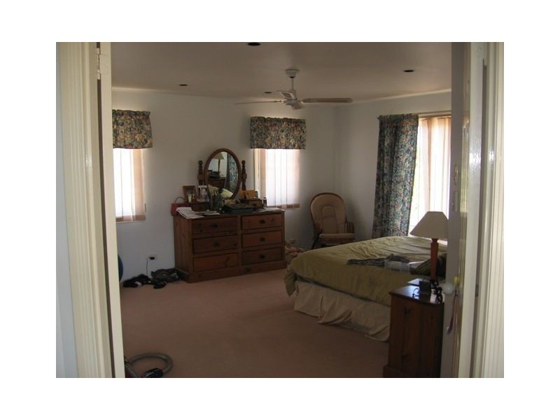 18 Adrian Street, Victoria Point QLD 4165
