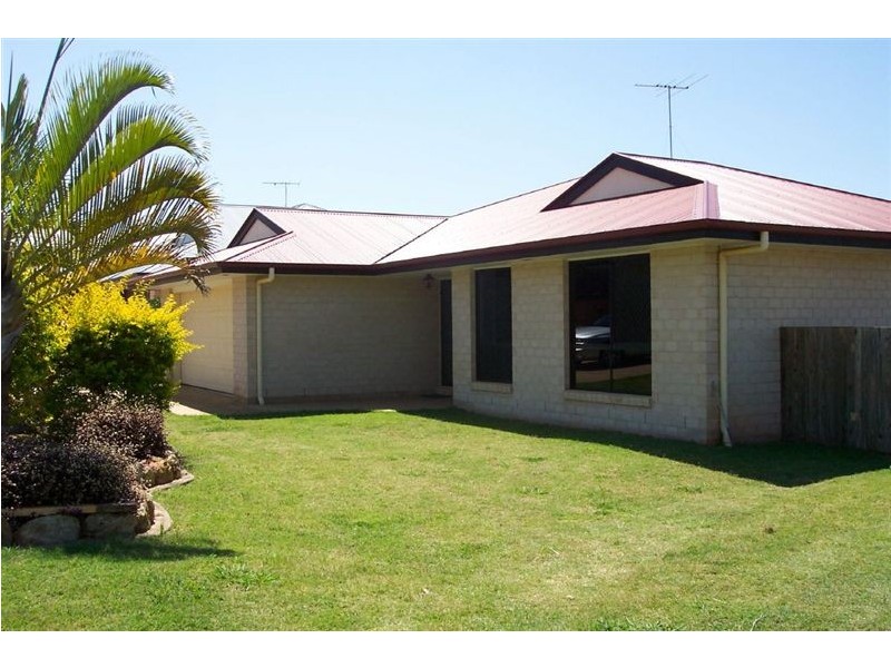 2 Daydream Street, Redland Bay QLD 4165
