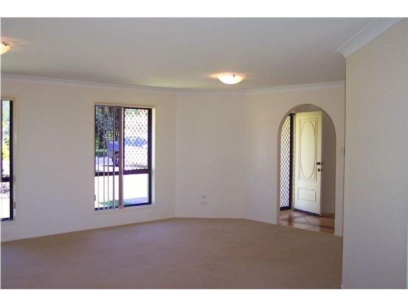 2 Daydream Street, Redland Bay QLD 4165