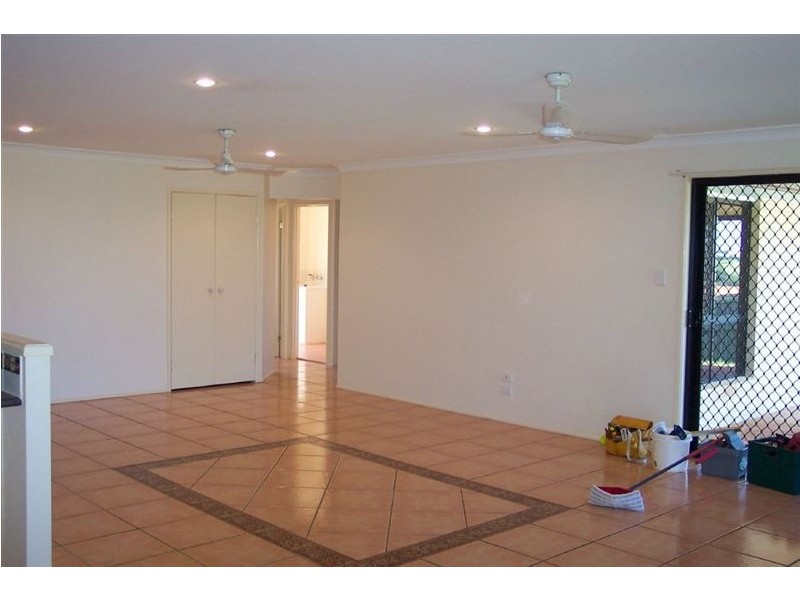 2 Daydream Street, Redland Bay QLD 4165