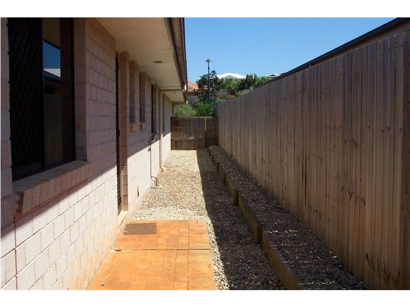 2 Daydream Street, Redland Bay QLD 4165